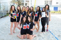 Frau Yasemin Bozkurt mit Ihrer Volleyballgruppe