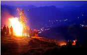 Sonnwendfeuer und -Feier