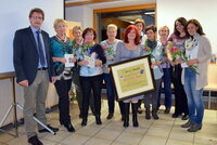 Bücherei-Leiterin Petra Sappl wurde mit dem Ehrenzeichen der Gemeinde Bad Häring geehrt.