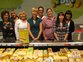 Ramsau_MPREIS_Mitarbeiter_FilialleitungDanielaWernig_MitteGrünesOberteil