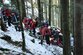 Versorgung des Verletzten nach der Bergung aus dem Wrack