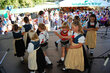 Volkstänze unterschiedlicher Herkunft wurden beim 1. Fest der Nationen in Wörgl von Kindern und Jugendlichen vorgeführt.