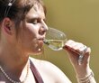 Gabriele Daschl vom Vino Gusto lädt heuer erstmals zum großen Weinfest in der Josef Speckbacher-Straße ein