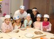 Hannes Mitterer freute sich sichtlich über den tollen Zuspruch der Kinder beim Kekse-Back-Kurs
