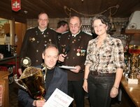 -  Wanderpokal Herren Mannschaft  an Bürgermeisterliste 1 -  mit Hubert Aufschnaiter, Bgmin Hedi Wechner