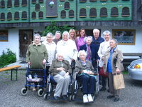 Gruppenfoto unserer fleißigen Helferinnen und Helfer beim alljährlichen Weihnachtsbazar.