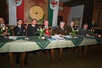 BH Michael Berger, Bgm. Josef Margreiter, Hermann Egger, Hansjörg Mayr, Alt-BH Walter Philipp und Hermann Hotter, Präsident des Kameradschaftsbundes. 