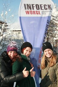 Fotoquelle: Martin Schoissengeier, v.l. Christiane (Projektleitung I-Motion und InfoEck), Sabrina (InfoEck) und Moni (Bereichsleitung InfoEck)