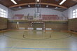 Die Turnhalle ist Schauplatz des Trainingsprogramms von Barbara Rest.