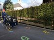 Margit Dessl mit ihren Kindern Paul, Leo und Max im Lastenfahrrad auf dem Weg in den Kindergarten