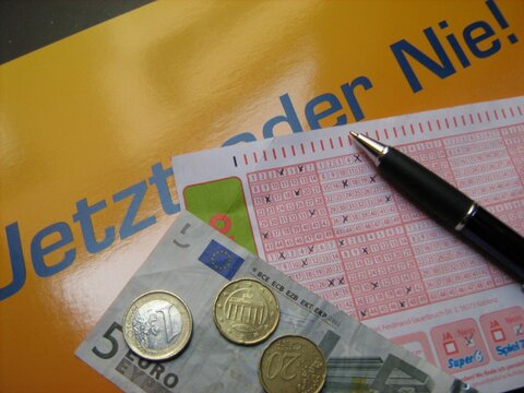 Lotteriegewinn Steuern Lotteriegewinn Steuern