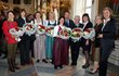 V. li. Hedi Wechner (Wörgl), Johanna Obojes-Rubatscher (Oberperfuss), Beate Reichl (Heiterwang), Maria Zwölfer (Lermoos), Martina Klaunzer (Gaimberg), LH Günther Platter, Isabella Blaha (Scharnitz), LRin Beate Palfrader, Brigitte Lackner (St. Ulrich a. P.), LRin Patrizia Zoller-Frischauf.