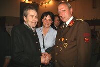 Kommandant Poschinger freute sich, dass es den Kirchbichler VBgm. Arno Raich wieder besser geht und er das Fest mit seiner Gattin Edith besuchte.