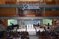 Zur 50-Jahr-Feier stellte die HAK Wörgl ein neues Schullogo vor