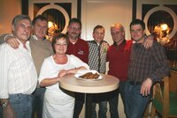 Gastwirt Karl Binder, Edi Federer, die Wirtin des Hauses Christine Erler, Andreas Taxacher, Andreas Golberger, Kurt Walter, Karl-Heinz Eder