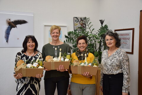 Älter damen suchen junge männer