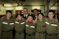 Kommandant Josef Poschinger und sein Vize Korbinian Auer (hinten von links) präsentierten mit Freude das neue Jugendfeuerwehr-Team mit Thomas Silberberger, Stefan Poschinger, Christian Lanzinger, Josef Poschinger und Hannes Silberberger (von links).