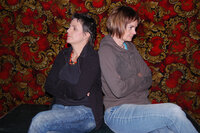 Ein ungleiches Paar – Priska Mey als Florence und Birgit Hermann-Kraft als Olive (rechts).