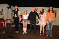 Standing Ovations bei der Premiere: von links Daniel Kapfinger, Valentina Zangerl, Mike Zangerl, Sophia Etzelstorfer und Othmar Haller