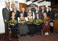 von links nach rechts: BH-Mann Dr. Bidner, Fam. Eberharter, Fam. Mohn, Fam. Schütz, Fam. Egger, Fam. Riedel, Frau Bgm. Wechner 