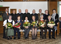 BU von links nach rechts: BH-Mann Dr. Bidner, Fam. Werlberger, Fam. Osl, Fam. Neumayr, Fam. Abler, Fam. Ungericht, Fam. Gurschler, Frau Bgm. Wechner 