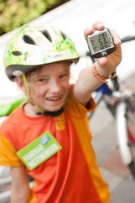 Hochwertige Gratis-Tachos gibt’s für alle, die sich an der Tirol mobil Bar zum Fahrradwettbewerb anmelden.