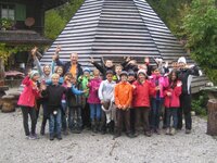 Klassenvorstand Verena Schellhorn mit ihrer Klasse 1C