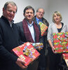 Als Vertreter des Lions Clubs Tyrol übergaben Dipl. Ing. Helmut Friedl, Mag. Reinhard Brunner und Alois Widmoser (v.l.n.r) am 17.12. liebevoll verpackte Weihnachtsgeschenke an 25 Kinder im Caritas Zentrum Wörgl. Koordiniert wurde die „Christkindl“-Aktion, die schon zum wiederholten Male stattfand, von der Leiterin des Caritas Zentrums Wörgl Heidi Rißlegger (im Bild rechts)