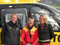 v.l.n.r.: Pilot Johannes Rathgeb, Manfred Greiderer, Notärztin Hana Rainer