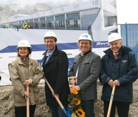 Bgm. Hedi Wechner, Projektleiter Andreas Färber, Prokurist Manfred Mohn, Dr. Otto C. Frommelt (Volvo Austria)