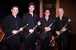 Das MTC-Klarinetten-Trio Mathias Spitzenstätter, Thomas Wibmer und Christian Spitzenstätter mit Philip Watson.