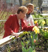 Bei der Gartenarbeit