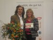Alice Türk-Klingler nahm die Auszeichnung von Tirols Wirtschaftslandesrätin Patrizia Zoller-Frischauf mit Freude entgegen.