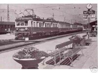 Personenzug im Bahnhof Wörgl