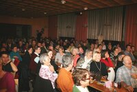 Lachsalve ja Lachorgien entlocke das Theater den Zuschauern