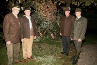 Aufsichtsjäger Valentin Messner, Jagdpächter Karl Binder, Bezirksjägermeister Dr. Julius Wiegele, Aufsichtsjäger Hans Peter Monitzer