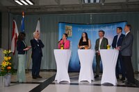 Interviewrunde zur Schulpartnerschaft - v.l. Schmiderer, Reinhard Waltl, Elke Zach, Sanja Bijelonic, Michael Krainthaler, Michael Riedhart und Thomas Erharter