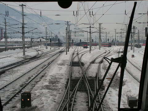 Einfahrt in Wörgl Hbf, Blick vom Führerstand auf den Weichenbereich Ost