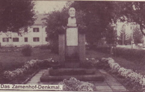 Das Zamenhof-Denkmal nach der Enthüllung