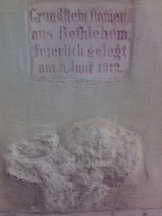 Grundstein aus Bethlehem der Kirchenerweiterung 1912