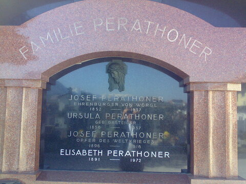 Grabstätte der Familie Perathoner