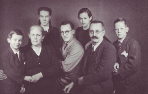 Familie Zangerl, Josef Zangerl in der Mitte